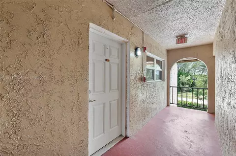 2700 Riverside Dr #306-B, Coral Springs, FL 33065