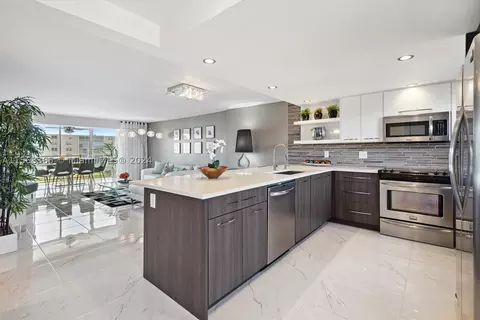 431 SE 3rd St #403, Dania Beach, FL 33004