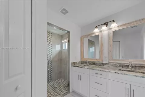 Bath - 7979 18th Pl, Labelle, FL 33935 photo 1 of 1