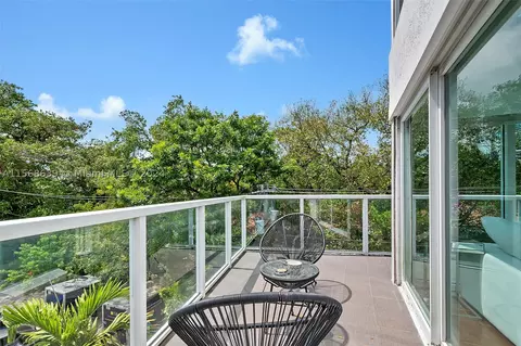 1528 Brickell Ave #206, Miami, FL 33129