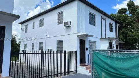 2105 SW 7th St, Miami, FL 33135