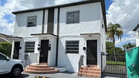 2107 SW 7th St, Miami, FL 33135