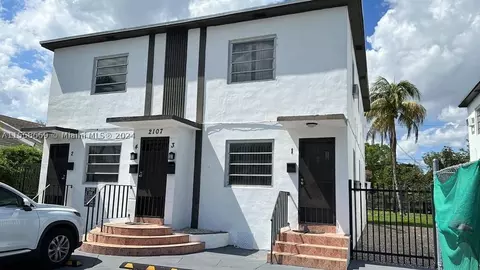 2107 SW 7th St, Miami, FL 33135