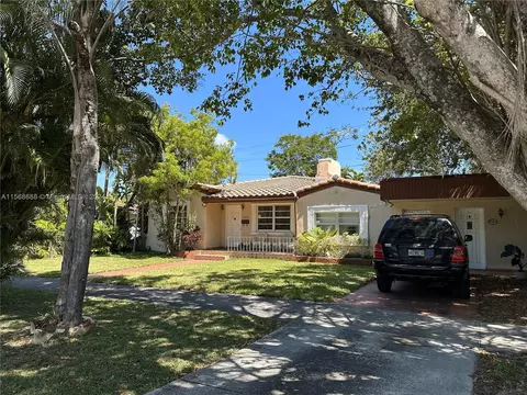 3681 SW 3rd Ave, Miami, FL 33145