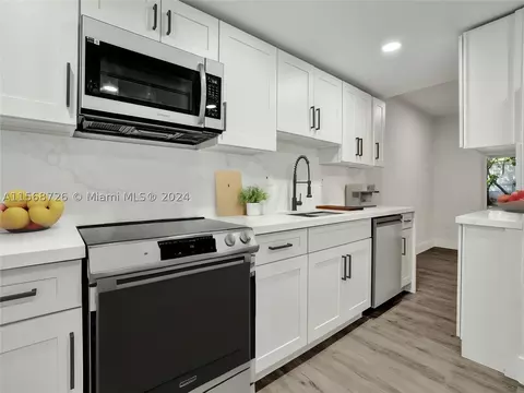 2421 NW 11th St #20B, Miami, FL 33125