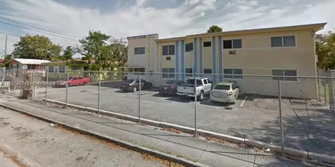 71 NW 76th St #18, Miami, FL 33150