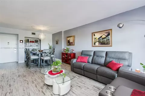 4400 Hillcrest Dr #418B, Hollywood, FL 33021