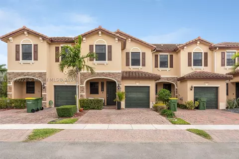 3735 SE 1st St, Homestead, FL 33033