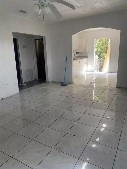 1824 NW 49th St, Miami, FL 33142