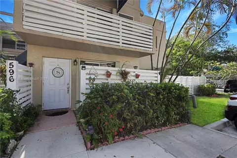 596 NW 97th Ave, Plantation, FL 33324