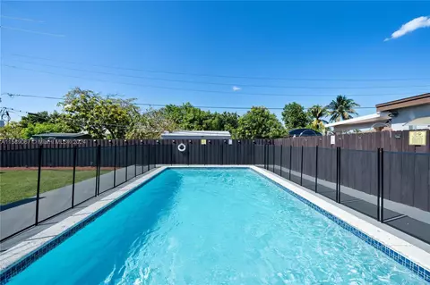 3665 NW 13th St, Miami, FL 33125