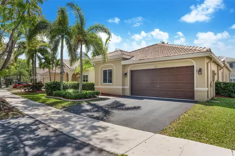 4321 Willow Ridge Dr, Weston, FL 33331
