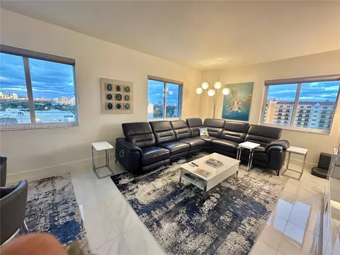 10 Aragon Ave #816, Coral Gables, FL 33134