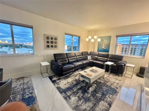 10 Aragon Ave #816, Coral Gables, FL 33134