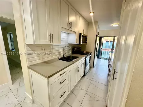 9390 W Flagler St #221B, Miami, FL 33174