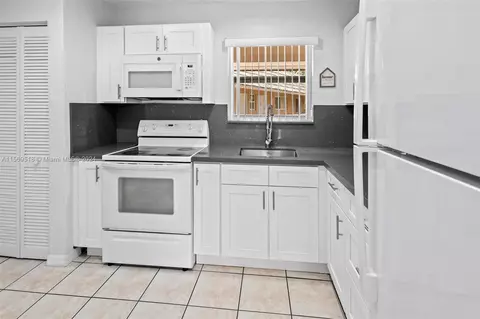 7440 Miami Lakes Dr #F311, Miami Lakes, FL 33014