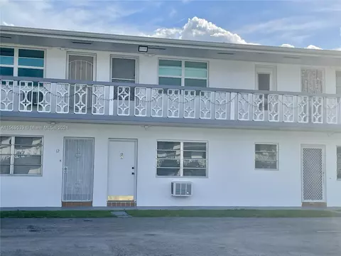 50 NW 204 St #11, Miami Gardens, FL 33169