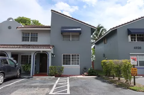 6910 NW 173rd Dr #1007, Hialeah, FL 33015