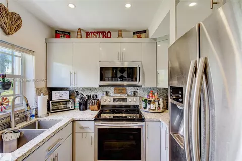 Kitchen - 291 E 4th Ave #3, Hialeah, FL 33010 photo 3 of 4