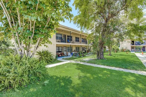 Exterior - 291 E 4th Ave #3, Hialeah, FL 33010 photo 3 of 8
