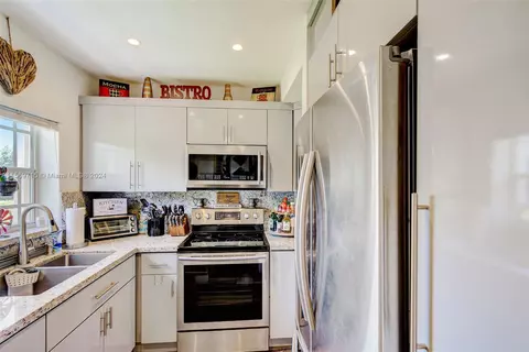 Kitchen - 291 E 4th Ave #3, Hialeah, FL 33010 photo 2 of 4