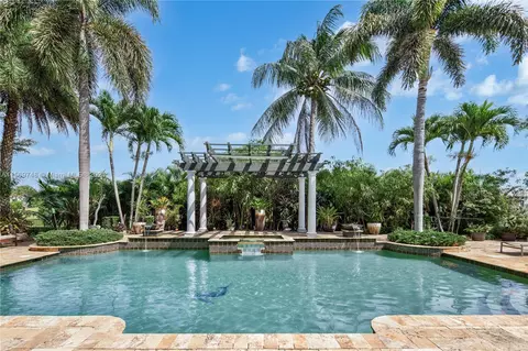 12561 N Stonebrook Cir, Davie, FL 33330