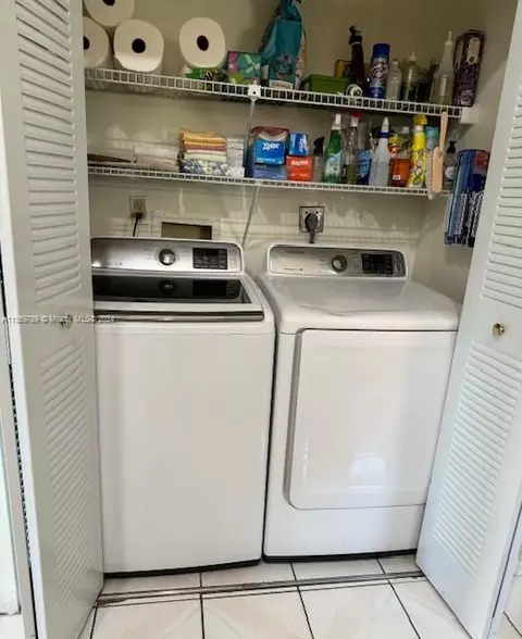 2775 W 73rd Pl, Hialeah, FL 33016 photo 9