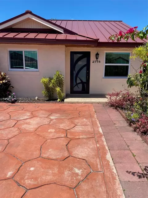 2775 W 73rd Pl, Hialeah, FL 33016 photo 3
