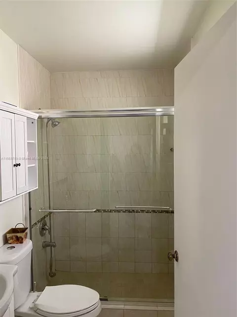 2775 W 73rd Pl, Hialeah, FL 33016 photo 11