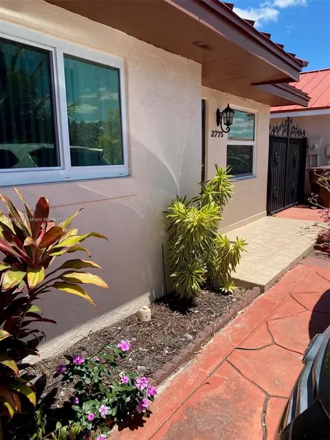 2775 W 73rd Pl, Hialeah, FL 33016 photo 4