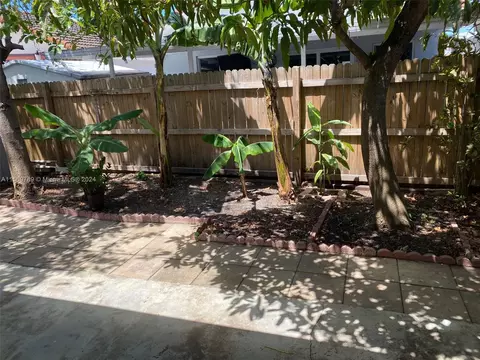 2775 W 73rd Pl, Hialeah, FL 33016 photo 5