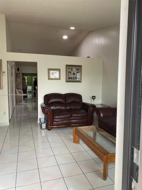 2775 W 73rd Pl, Hialeah, FL 33016 photo 6