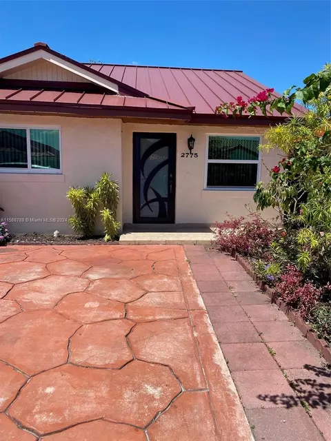 2775 W 73rd Pl, Hialeah, FL 33016 photo 2