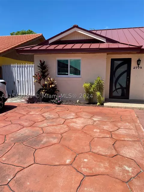 2775 W 73rd Pl, Hialeah, FL 33016 photo 1