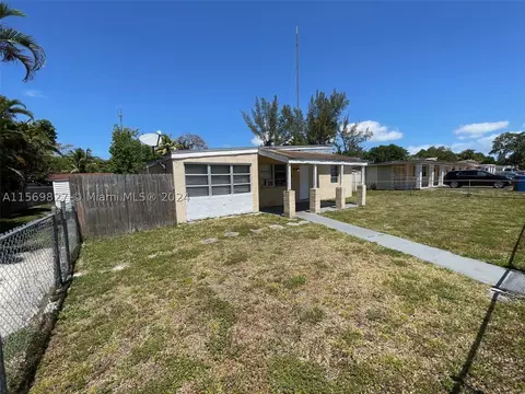 117 Miami Gardens Rd, West Park, FL 33023