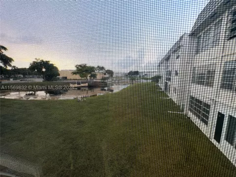 8220 Sunrise Lakes Blvd #206, Sunrise, FL 33322