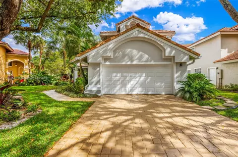 506 Misty Oaks Dr, Pompano Beach, FL 33069