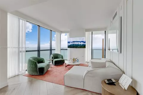 2201 Collins Ave #1429, Miami Beach, FL 33139