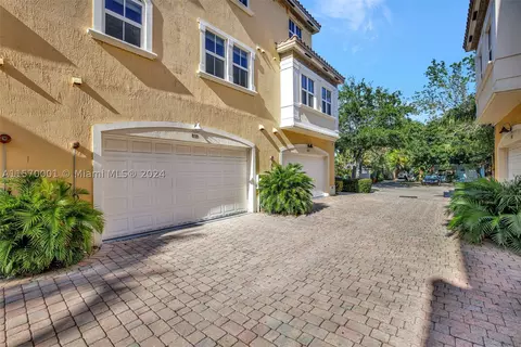 835 NE 16th Ter, Fort Lauderdale, FL 33304