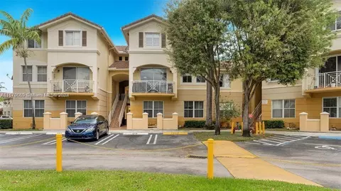 8874 W Flagler St #203, Miami, FL 33174