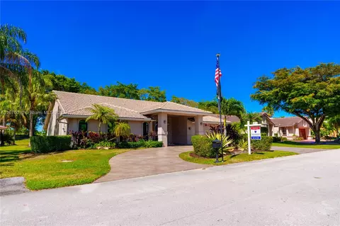 7913 NW 83rd St, Tamarac, FL 33321