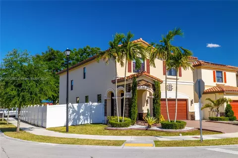 8893 W 34th Ave, Hialeah, FL 33018