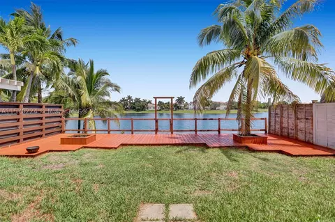 8909 SW 214th St, Cutler Bay, FL 33189