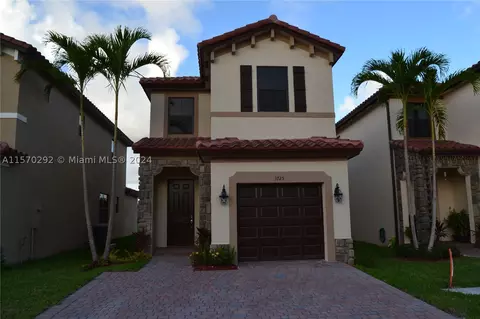 3725 NE 2nd St, Homestead, FL 33033