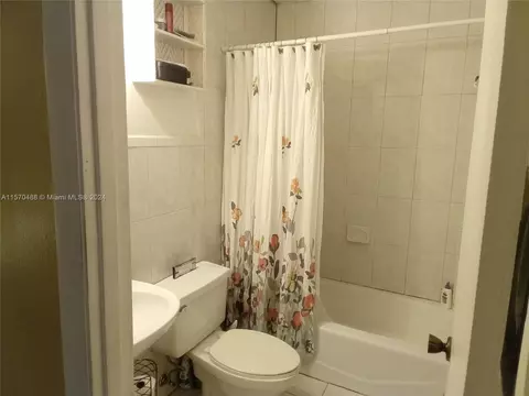 Bath - Undisclosed, Hialeah, FL 33015 photo 3 of 3