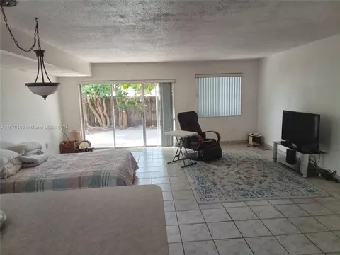 Living - Undisclosed, Hialeah, FL 33015 photo 1 of 4