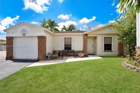 515 Radford Ter, Davie, FL 33325