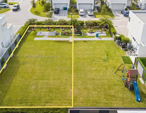 6749 NW 103rd Pl, Doral, FL 33178
