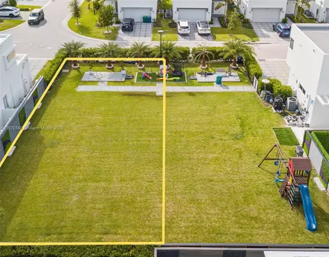 6749 NW 103rd Pl, Doral, FL 33178