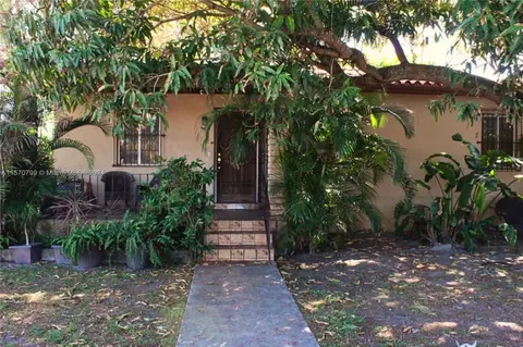 990 E 19th St, Hialeah, FL 33013 photo 3
